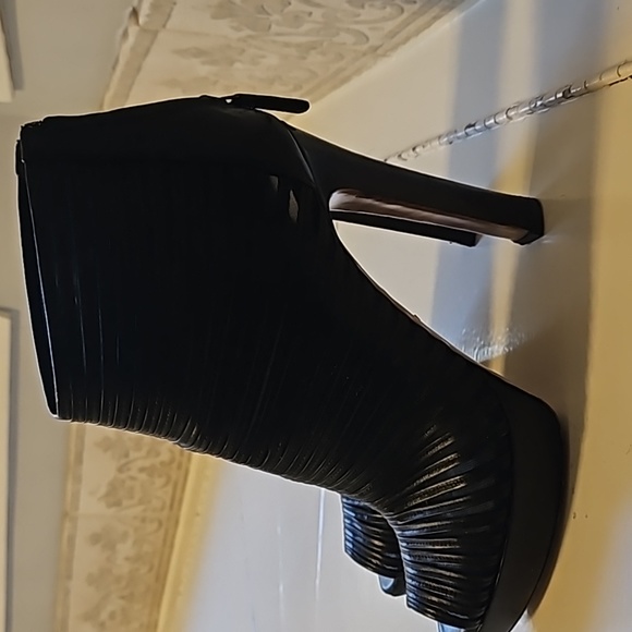 Prada bootie heals - Picture 3 of 8